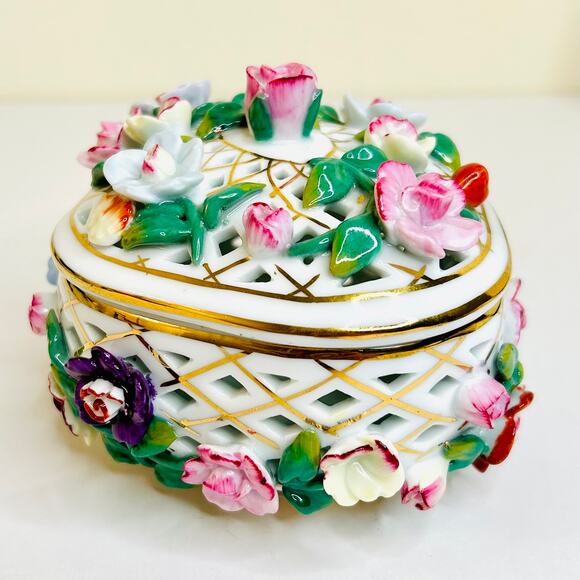 Porcelain Trinket Box Pierced Diamond Lattice Design Colorful Floral Good - Picture 4 of 10